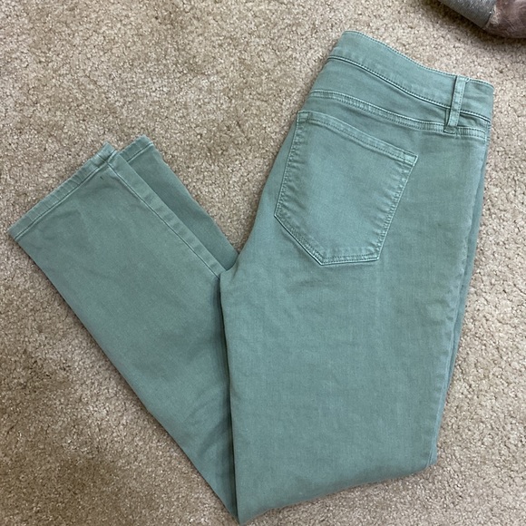 LOFT skinny Crop - Picture 5 of 6